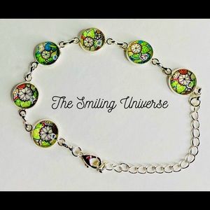 Women’s resin cabochon chain bracelet.